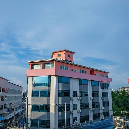 Merry Inn Suites Pattaya Buitenkant foto