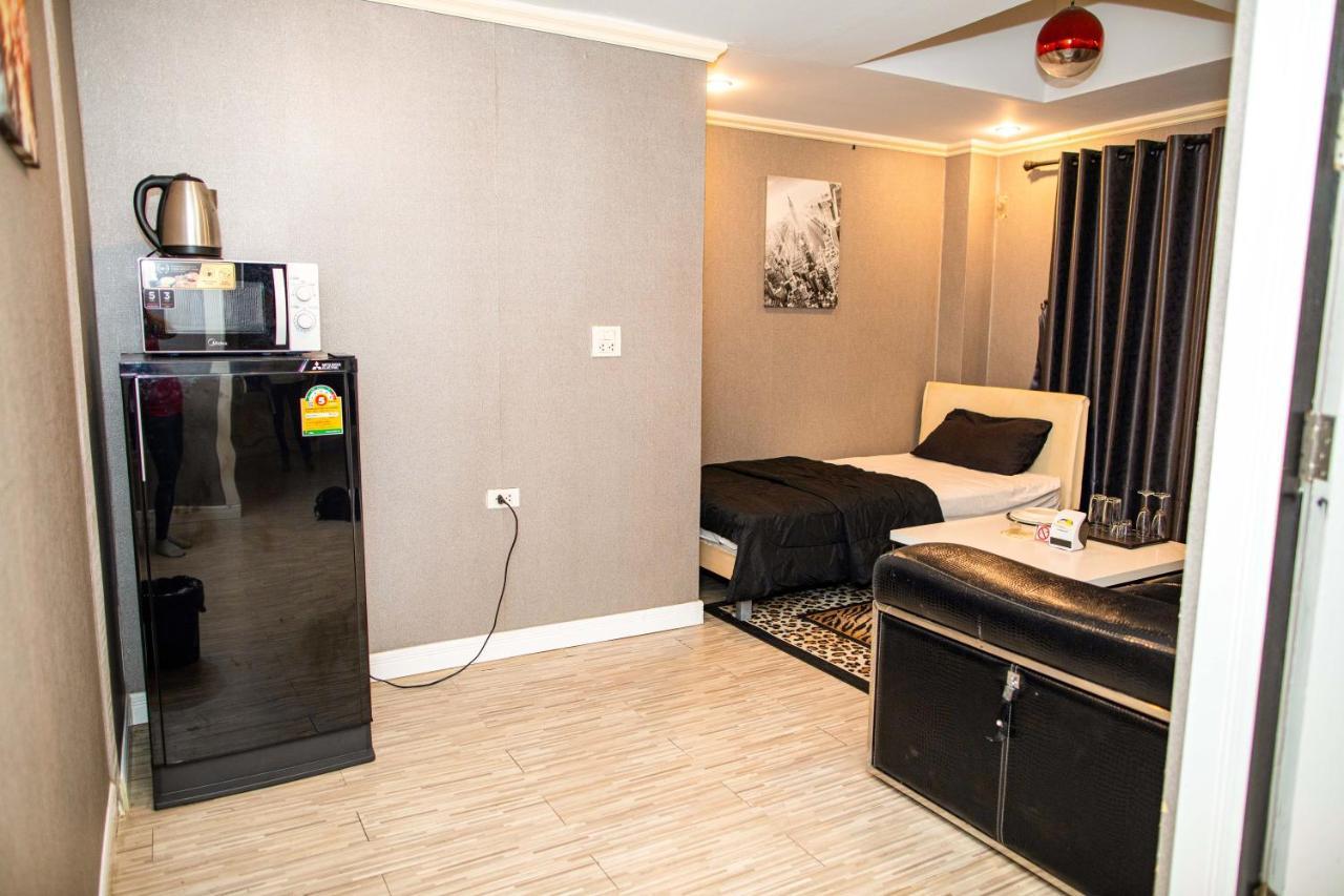 Merry Inn Suites Pattaya Buitenkant foto