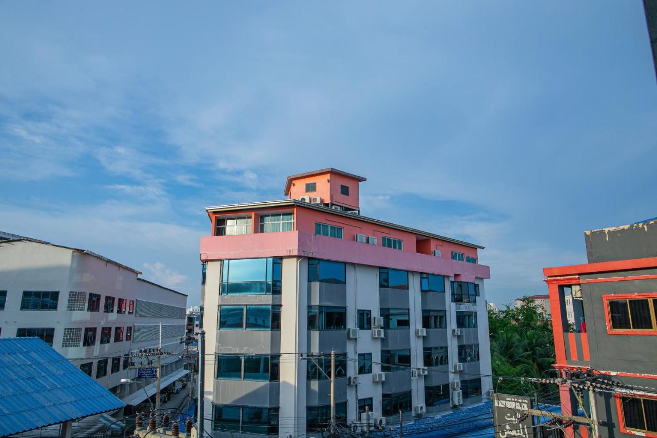 Merry Inn Suites Pattaya Buitenkant foto